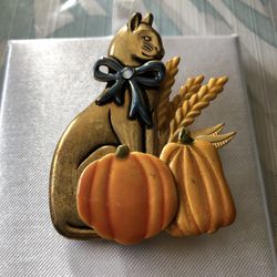 Vtg Kenneth Cole autumn Brooch Pin - Cat & Pumpkins