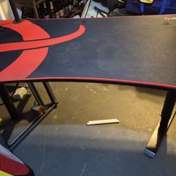 Arozzi Arena Gaming Desk - Large
SKU: ARENA-NA-BLACK