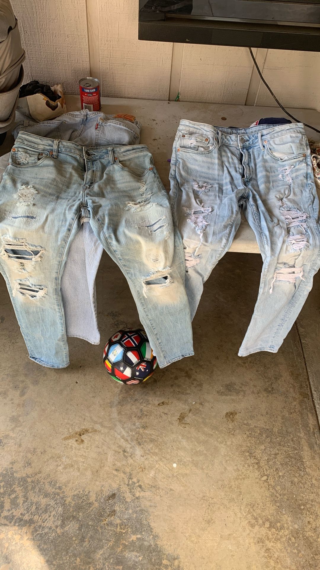 2 Pairs Men Size 34x32 AMERICAN EAGLE STYLE JEANS 