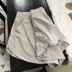 Vuori Size L Shorts