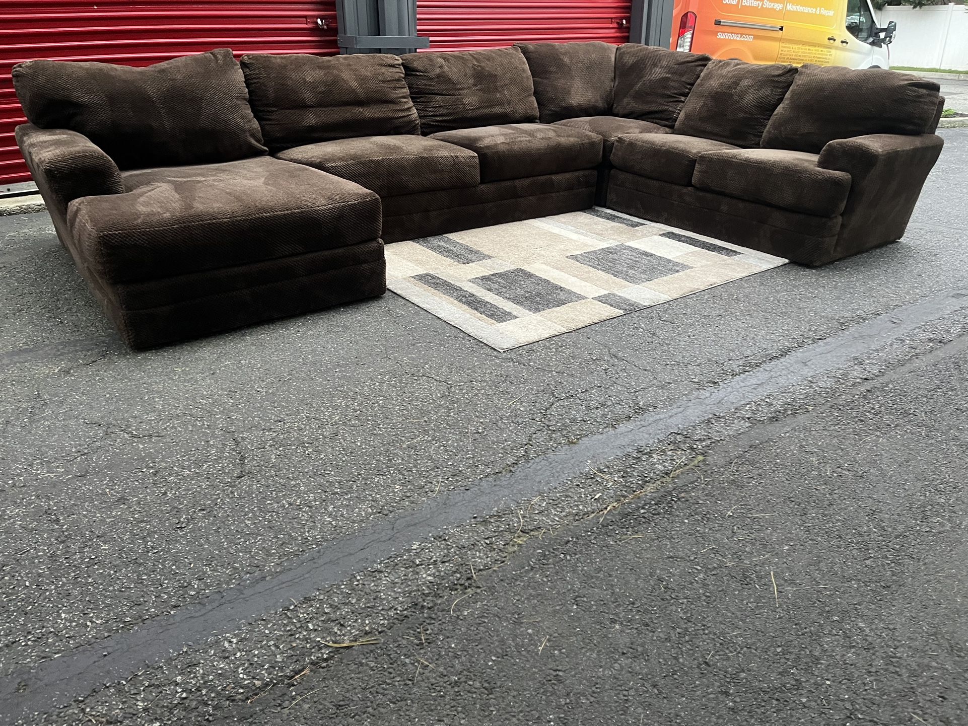 Sectional Couch!! Delivery Available 🚚!! Dimensions: 162” x 102” Length x 35” Height x 40” Depth ( 68” longer section)
