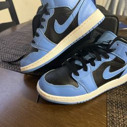 4 Y Jordan 1’s 