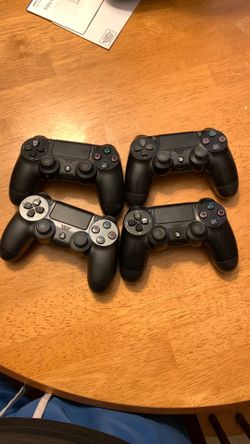 4 PS4 CONTROLLERS