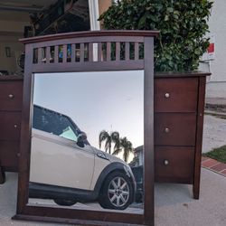 Dresser With Mirror