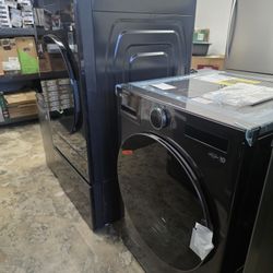 Samsung
5.3 cu ft Bespoke AI Ventless All-in-One Washer Dryer Combo Electric with AI Home in Brushed Black