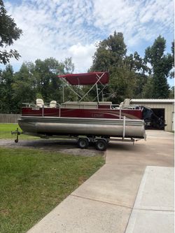 2012 LOWE pontoon boat