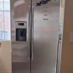 GE Refrigerator PROFILE Large