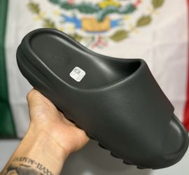 Yeezy Slide Dark Onyx