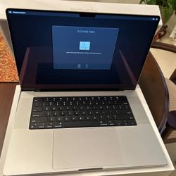 Immaculate MacBook Pro 16