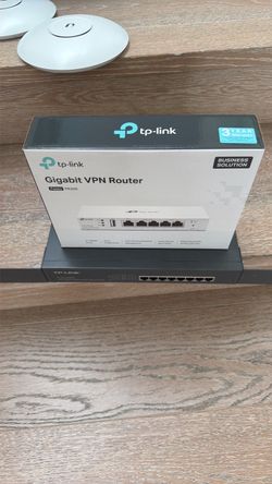 TP link / gigabit both Poe switch / VPN router