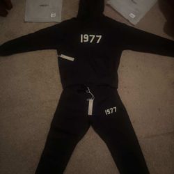 Essentials Black 1977 Set 