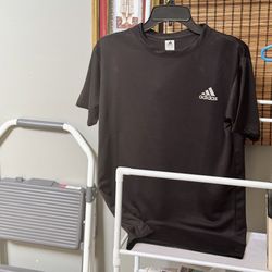 BOYS ADIDAS T SHIRT IN A BLACK LARGE SIZE RECIEVED AS A GIFT WRONG SIZE
