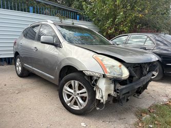 2013 Nissan Rogue 2.5L For Parts