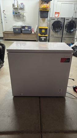 Frigidaire 7 cu. ft. Garage Ready Chest Freezer - Clean, Works Great