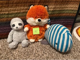 Lot of 3 plush toys.