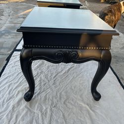 Set Of 2 End Tables 