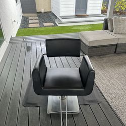 Salon chair with mat