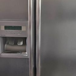 Frigidare Stainless Steel Refrigerator 
