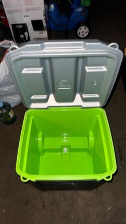 Igloo Hard Cooler Green and Gray