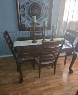 Solid Wood Mahogany Table With Extention/4chairs