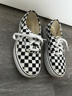 These Vans Authentic sneakers feature a classic black and white checkerboard pattern on the canvas upper. (Size 2) 9$!!!!!