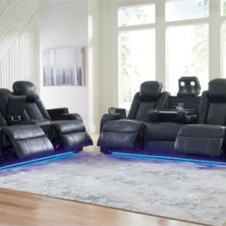 Power SOFA AND LOVESEAT.  Lots Of Features  