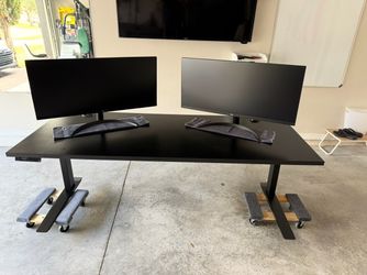Height adjustable desk