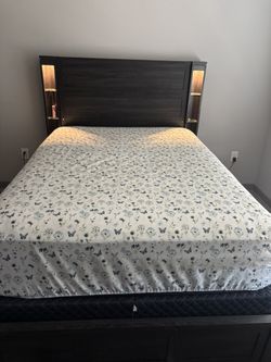 Queen Bed frame & Dresser Set!!