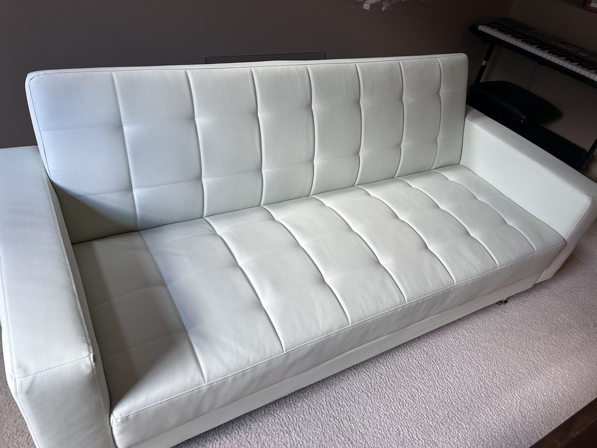 Good Medium Couch /Futon