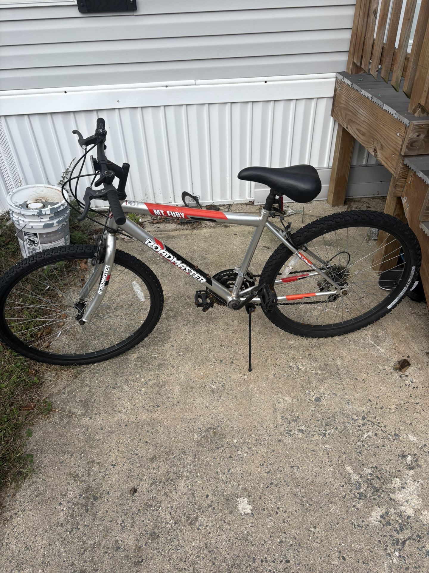 🚲 Roadmaster Mt. Fury 26” Mountain Bike – Red & Silver, Great Ride! 🚲