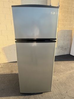 Whirlpool Stainless Steel Apartment Size Refrigerator
