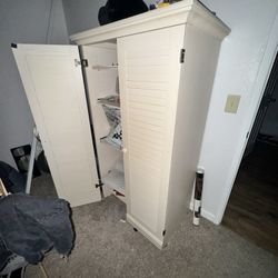 Cabinet/Wardrobe 