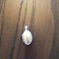 STERLING SILVER 925 LOCKET WITH DIAMOND CUT DESIGN