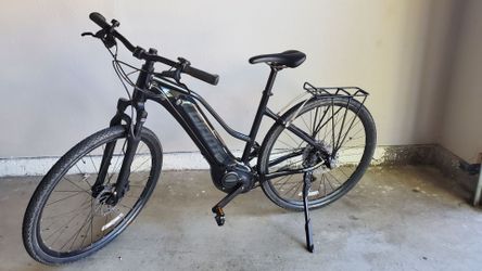 2025 Giant Roam E+ e-bike