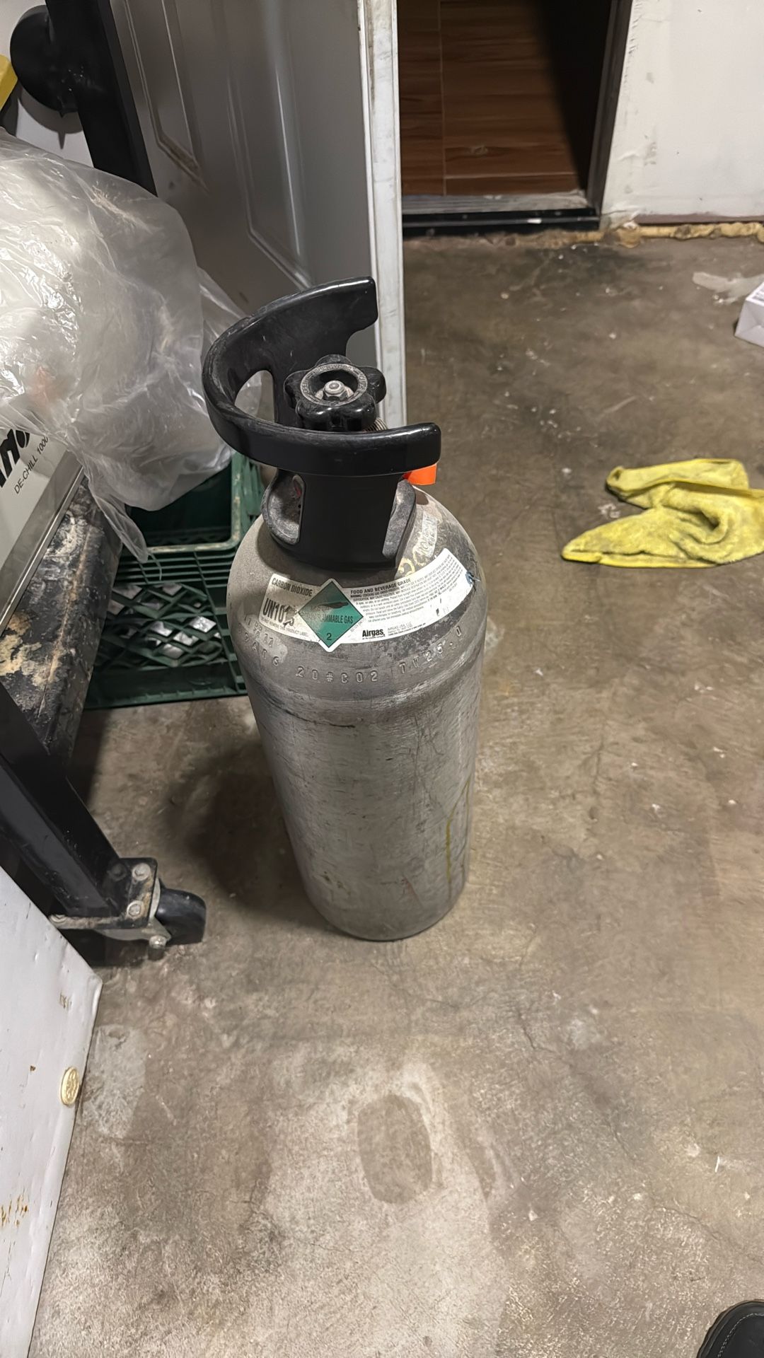 CO2 tank