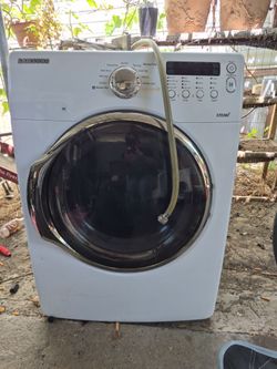 Samsung gas dryer.    White