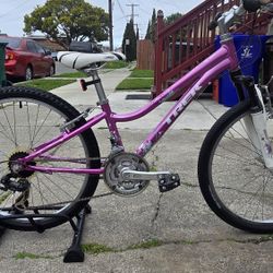 Trek Mountain Bike 24"Tires 
Great Condition Ready to Ride 