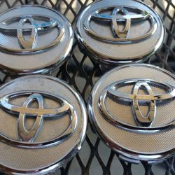 Set of 4 TOYOTA factory original oem silver center cap.