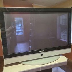 42” Samsung TV