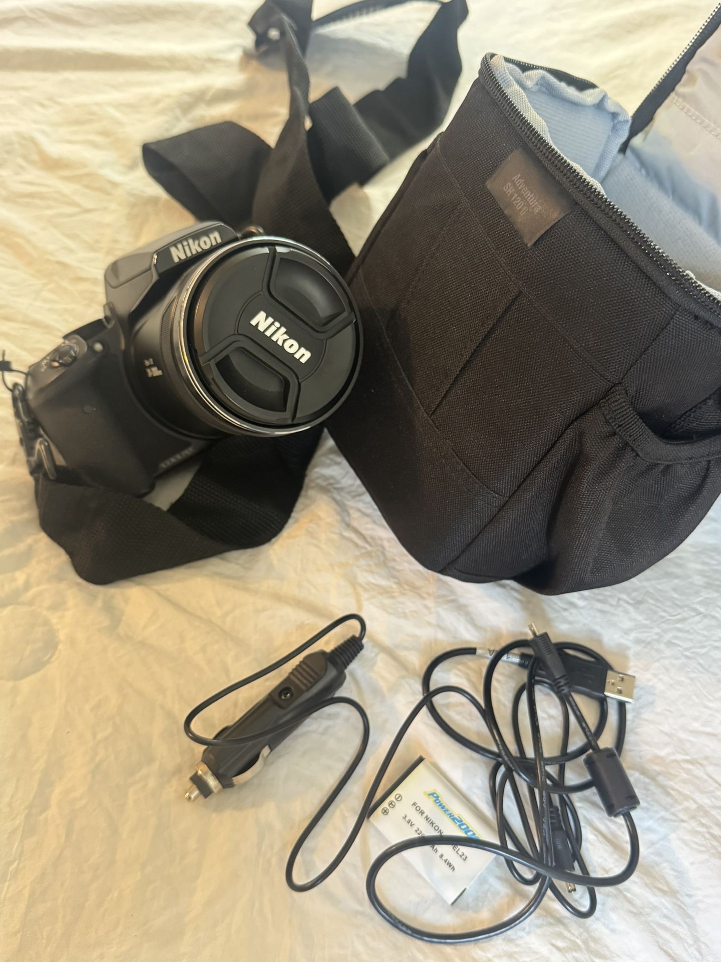 “Nikon Coolpix P900 Superzoom Camera – Excellent Condition + Accessories”