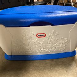  Little Tikes Child Size Toybox Toy Chest Blue And White 2002. Excellent condition! Smoke free home. 39x22.5x22” tall