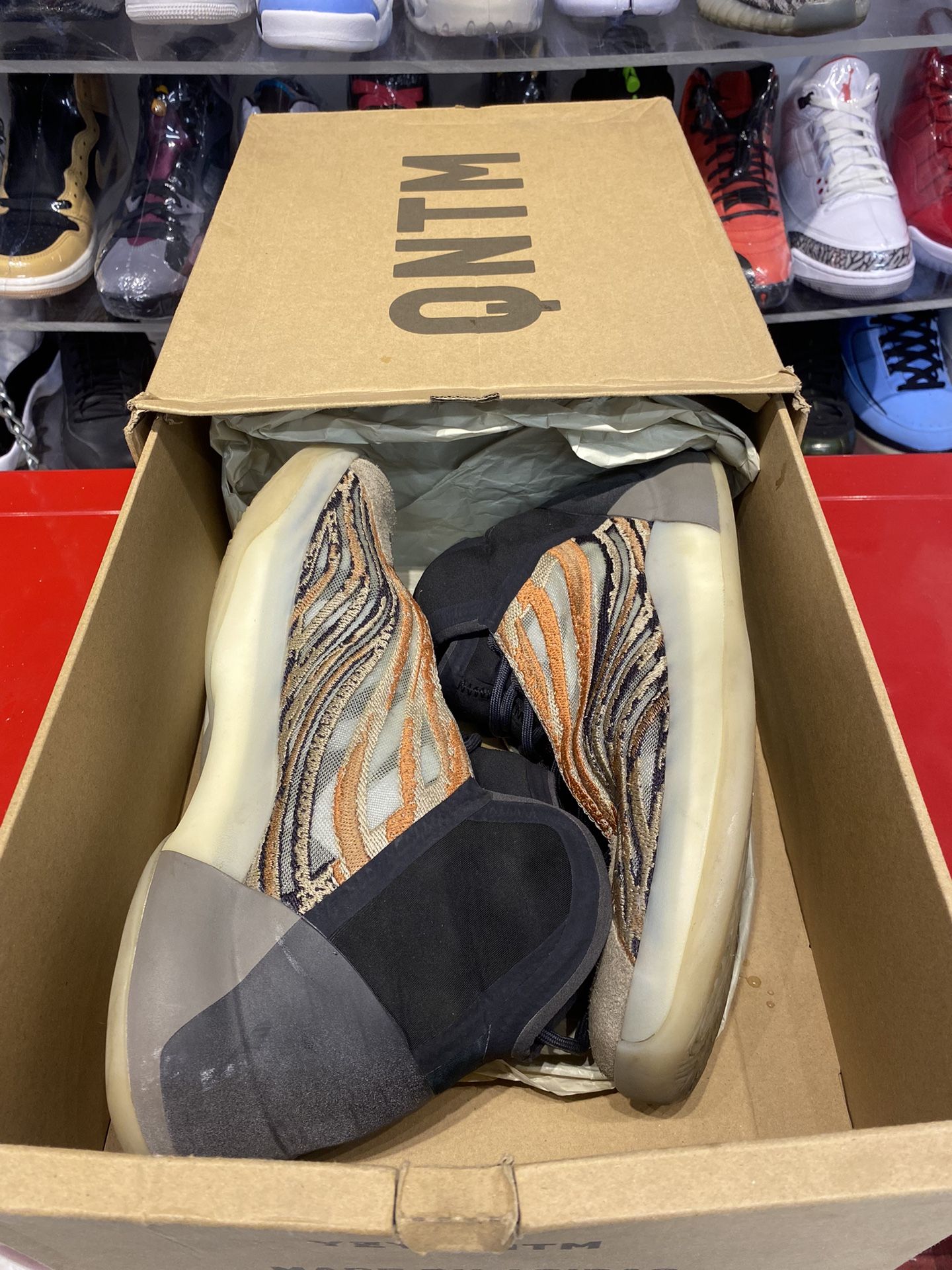 Adidas Yeezy Quantum Flash Orange 2021