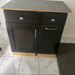 SET DE DOS MUEBLES DE MADERA 