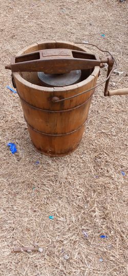Vintage Hand Crank Ice Cream Maker Frost King