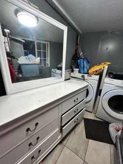 Dress drawer with mirror