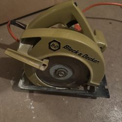Vintage BLACK & DECKER Model 7308 Circular Saw 7 1/4"