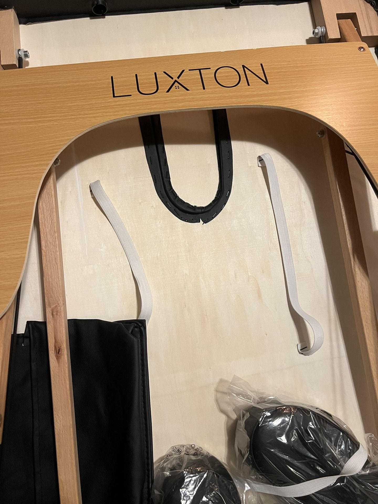 Massage Table Luxton