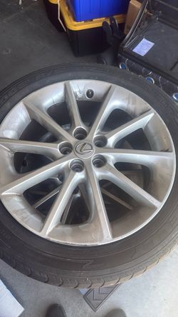 Lexus 17 Inch Alloy Wheel with Tire