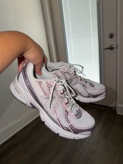White/Pink + Metallic 470 New Balances (Size 9 women’s)