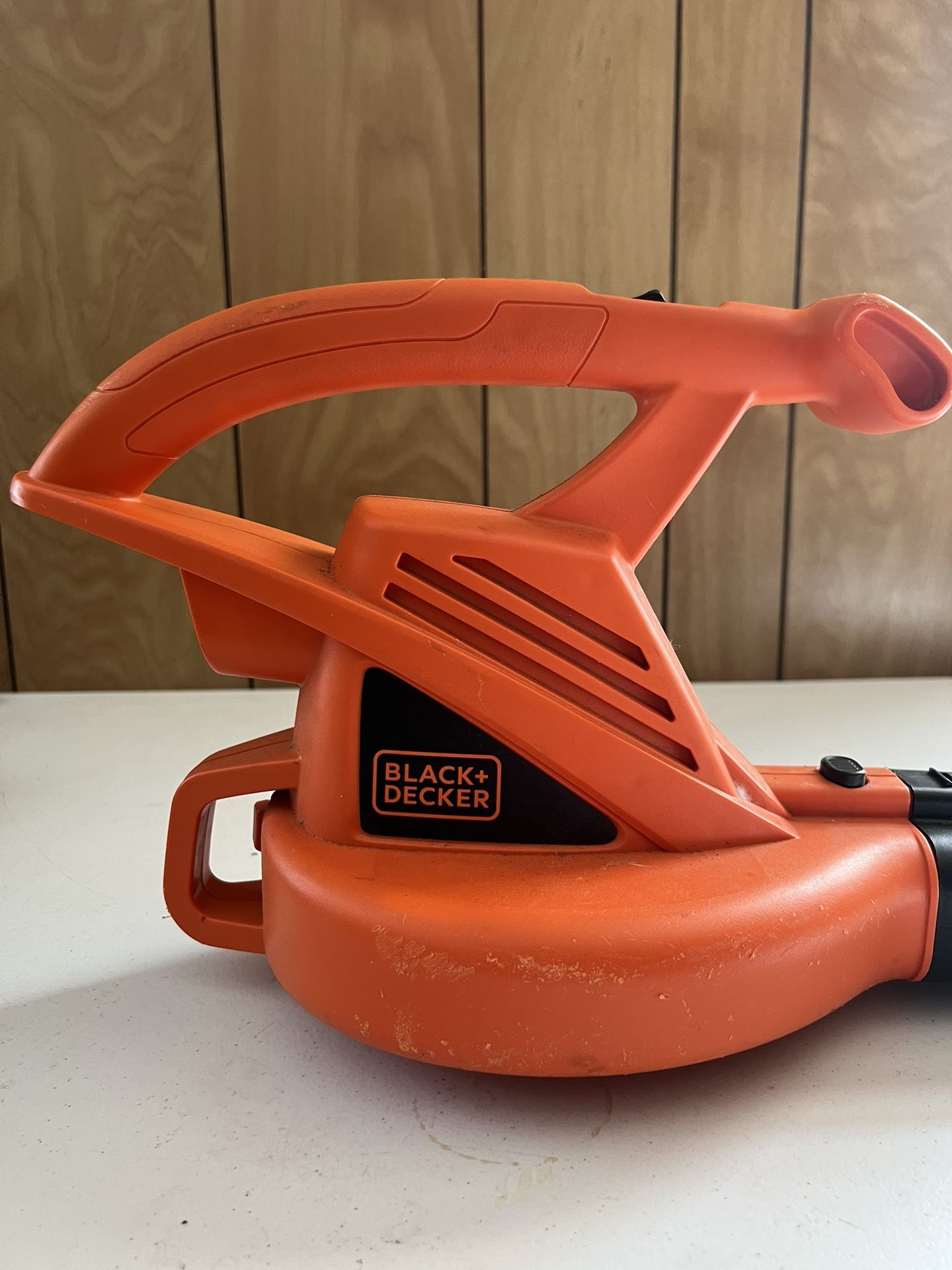 BLACK + DECKER LEAF BLOWER